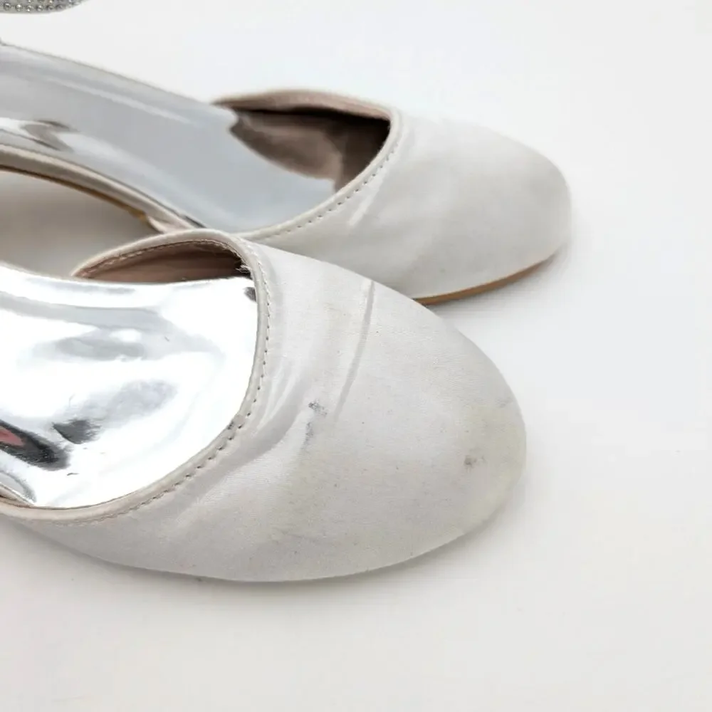 Badgley Mischka Slip-On Heel Dress Shoes Girls' White Satin Size US5